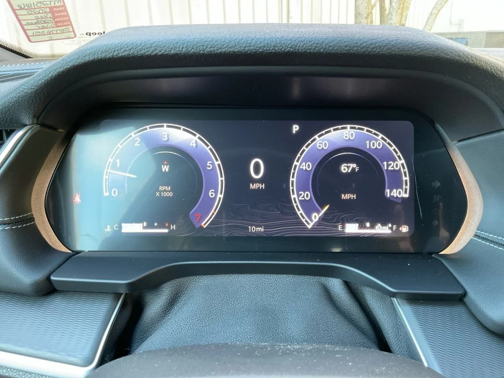 Used 2025 Silver Jeep Laredo image 19