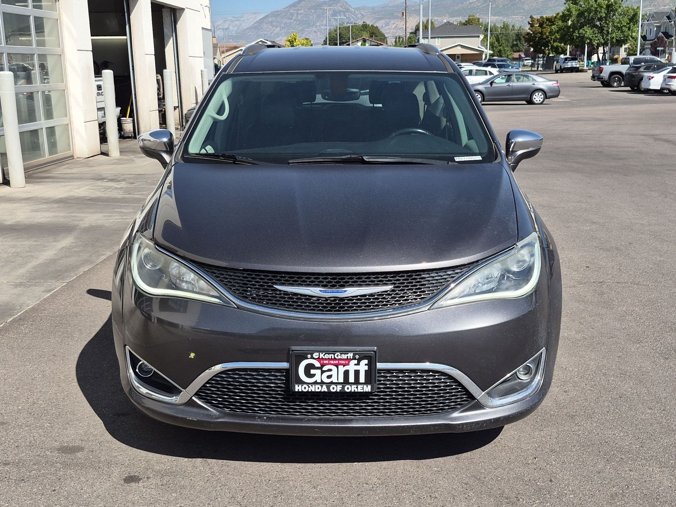 Used 2019 Granite Crystal Metallic Clearcoat Chrysler Limited image 9