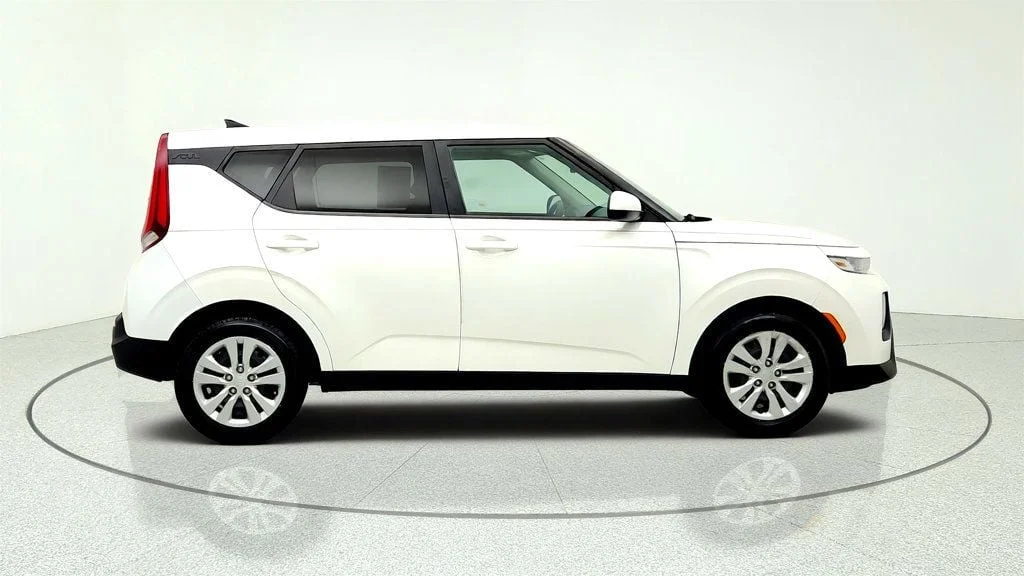 Used 2020 Snow White Pearl Kia LX IVT image 4