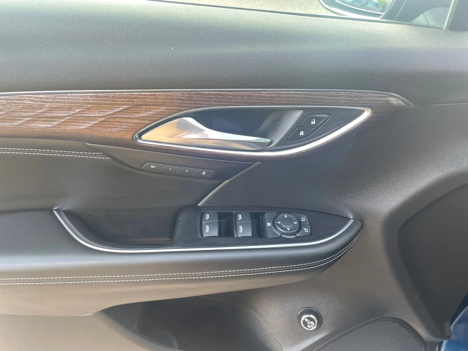 Used 2023 Blue Buick Avenir AWD image 17