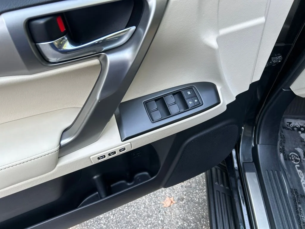Used 2023 Black Lexus 460 image 16