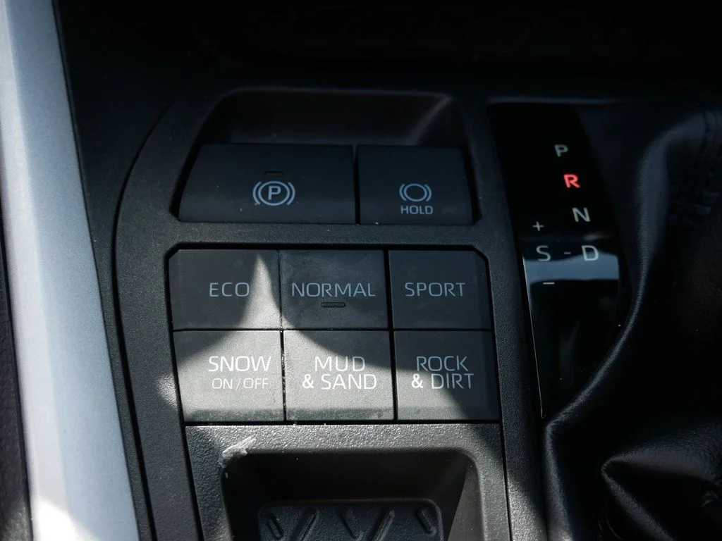 Used 2023 Silver Toyota XLE Premium image 23