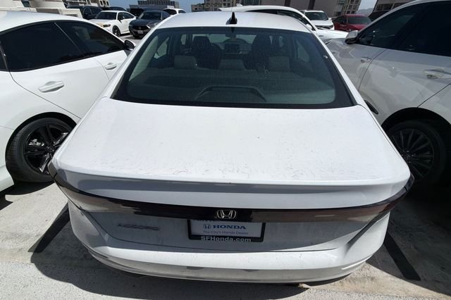 Certified Used 2025 Platinum White Pearl Honda SE image 9