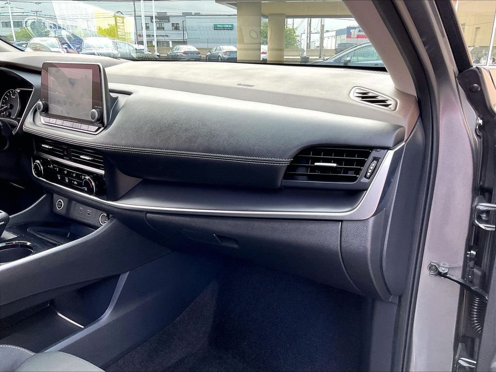Used 2023 Gray Nissan S image 13