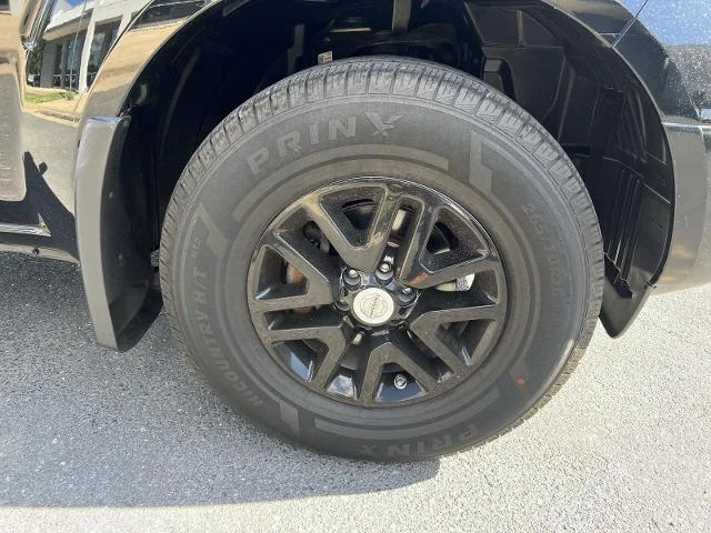 Used 2019 Magnetic Black Nissan  image 7