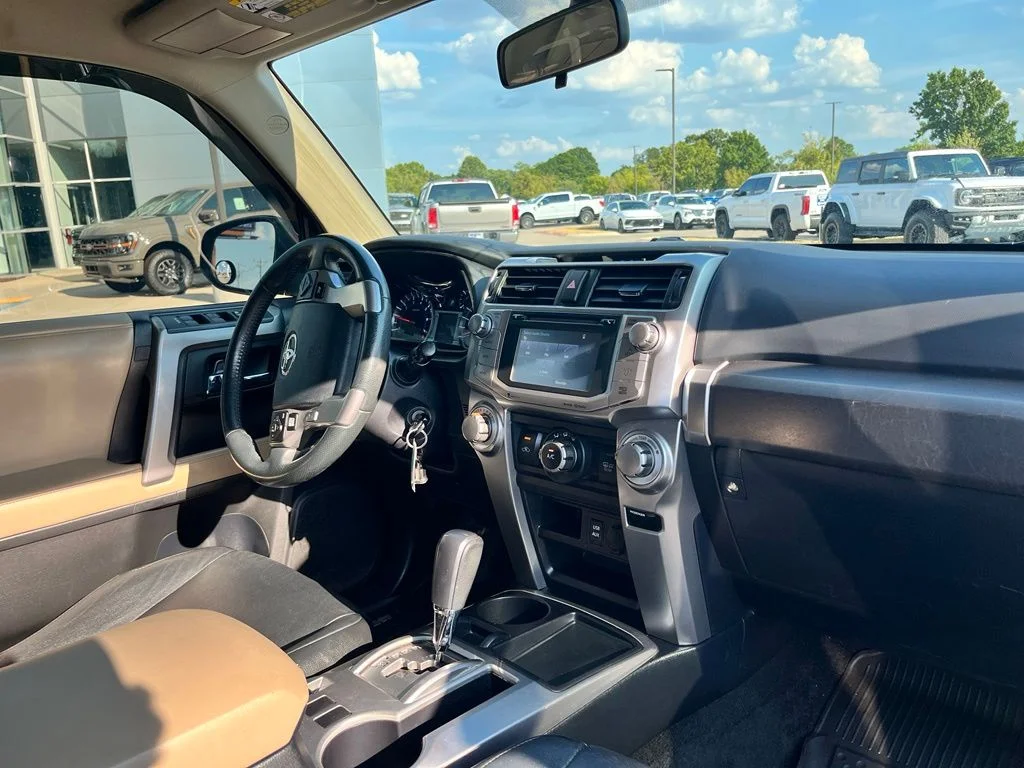 Used 2018 Black Toyota SR5 image 15