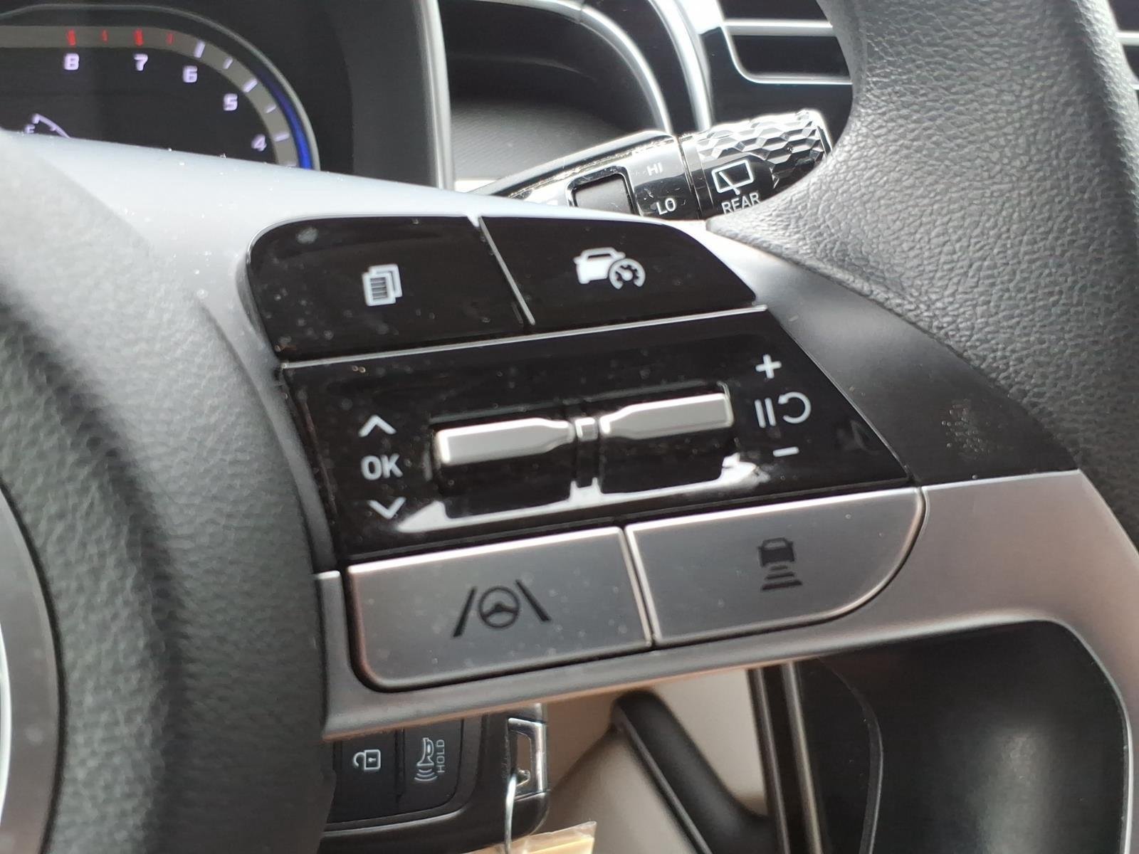 Used 2024 Shimmering Silver Hyundai SE image 15