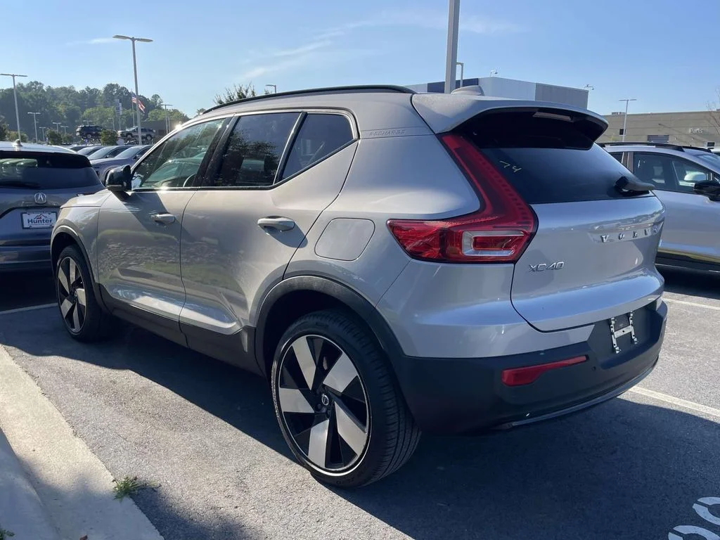 Used 2023 Silver Dawn Metallic Volvo Ultimate image 3