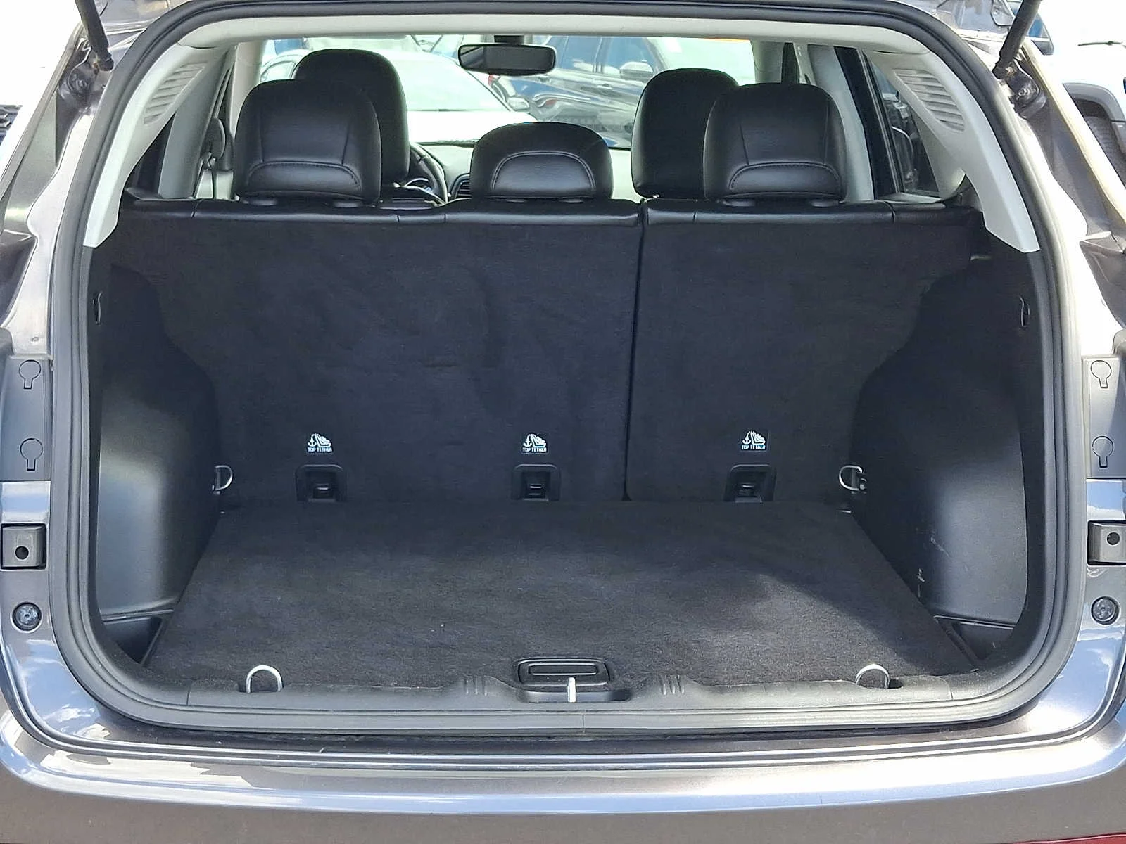 Used 2020 Granite Crystal Clearcoat Metallic Jeep Latitude image 28