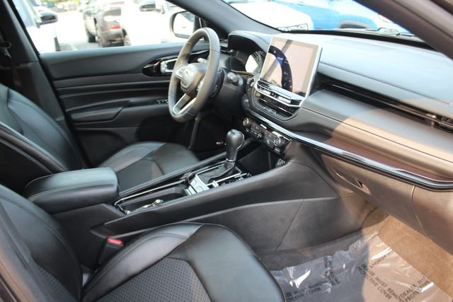 Used 2022 Gray Jeep Latitude image 34