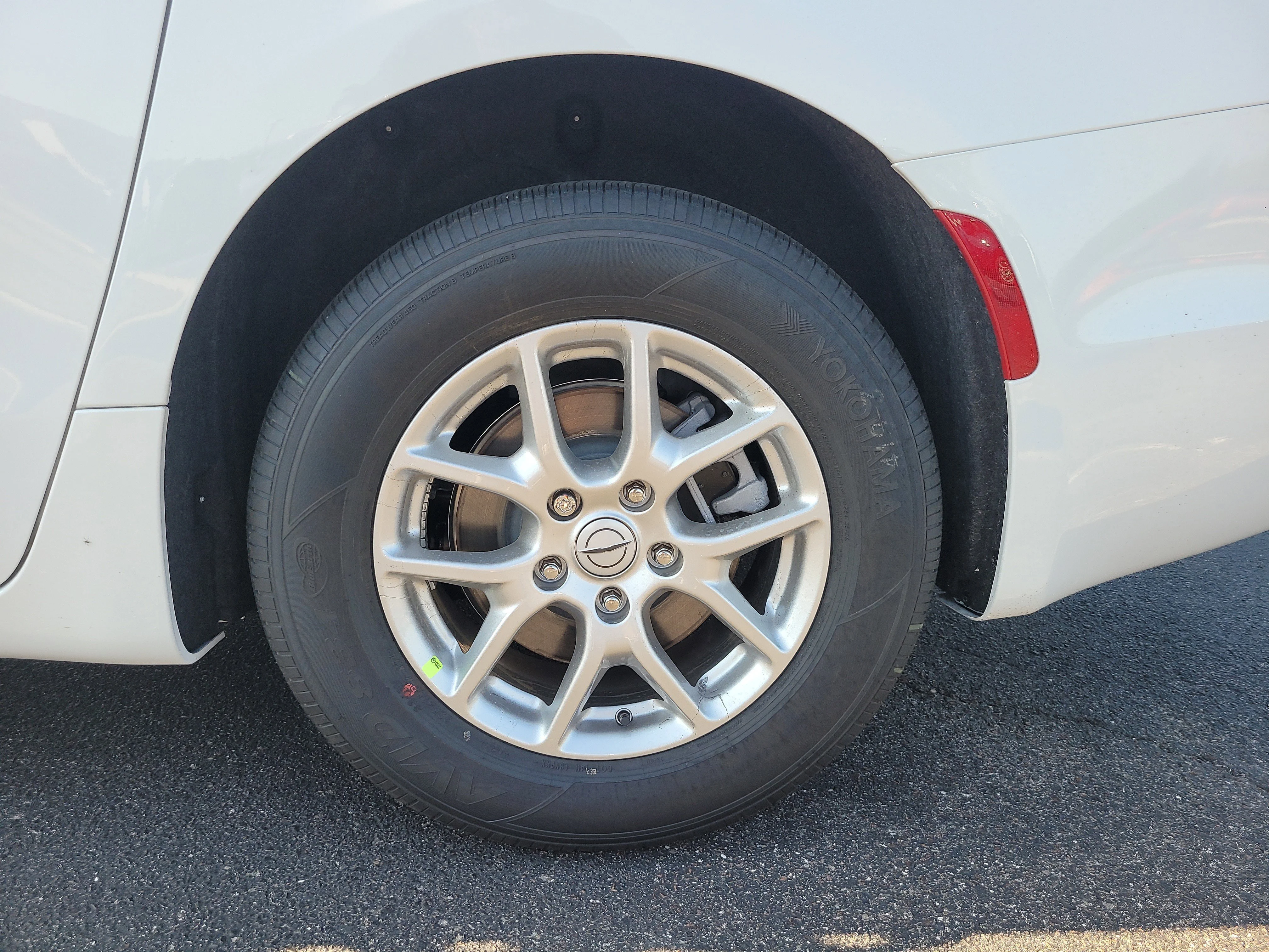 New 2026 Bright White Clearcoat Chrysler LX image 9