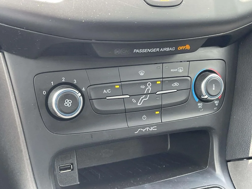 Used 2015 Red Ford SE image 28
