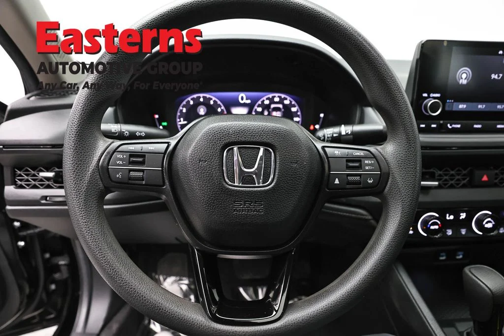 Used 2025 Black Honda SE image 10