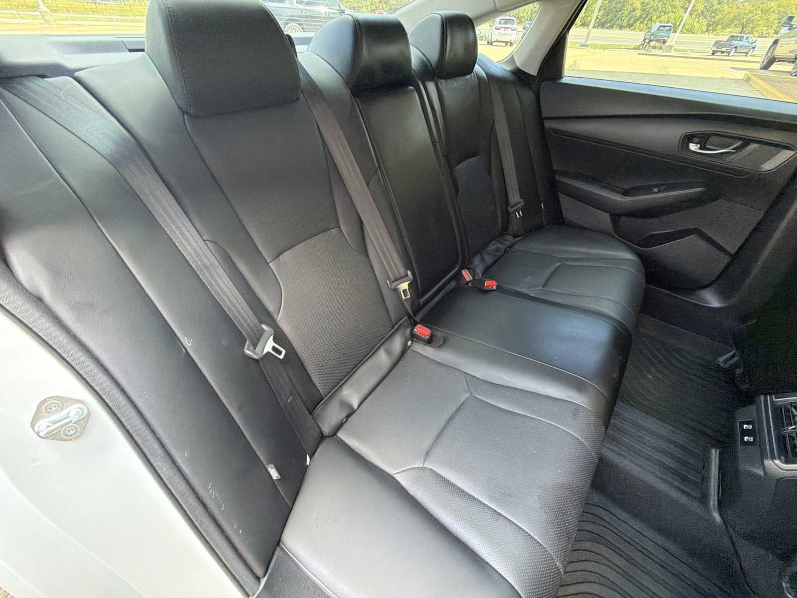 Used 2023 Platinum White Pearl Honda EX-L image 28