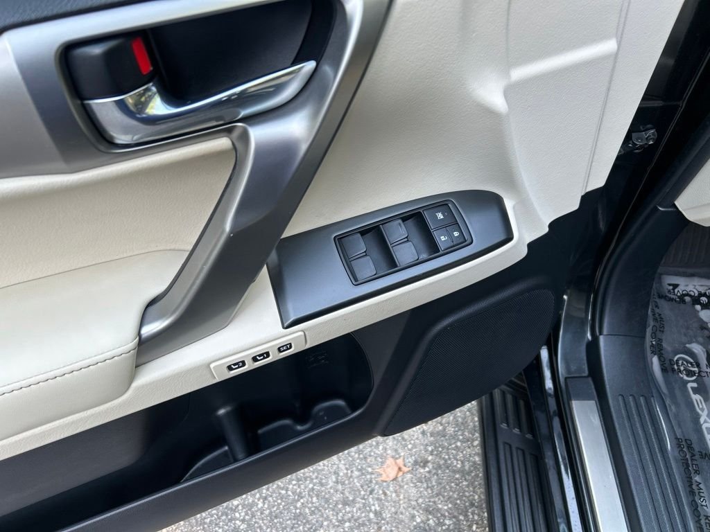 Used 2023 Black Lexus 460 image 16