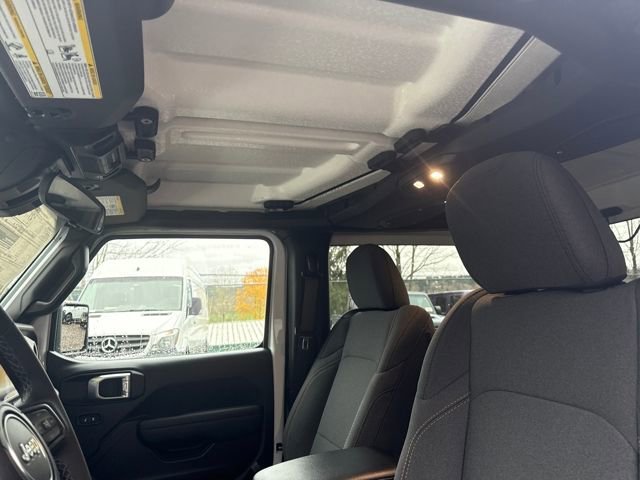 New 2026 Bright White Clear-Coat Exterior Paint Jeep Sport S image 27