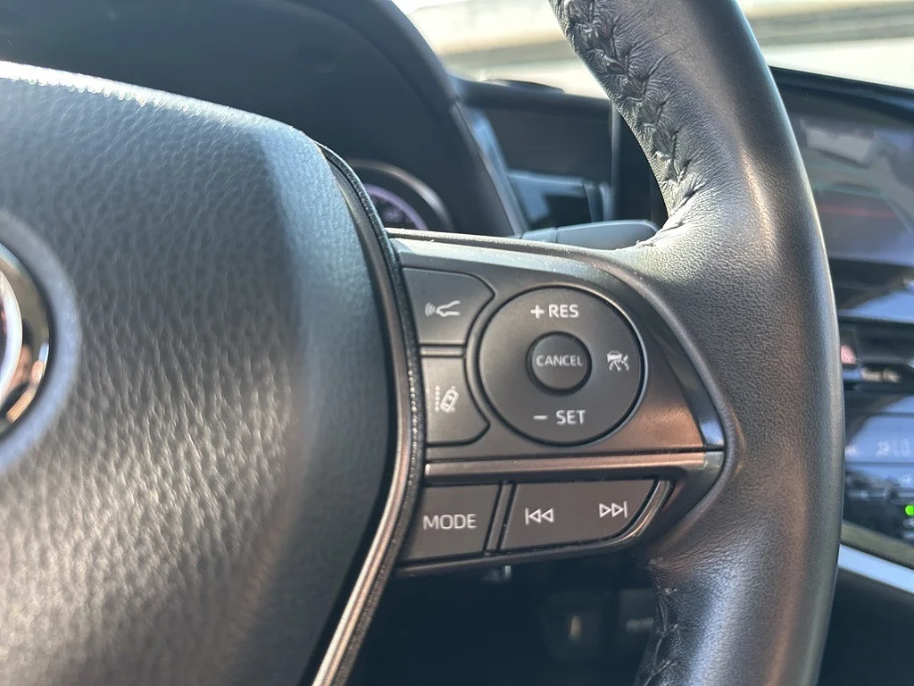 Used 2023 Ice Cap Toyota SE image 5