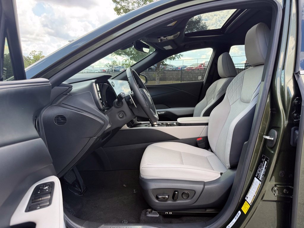 2025 Lexus RX 350 - Photo 26