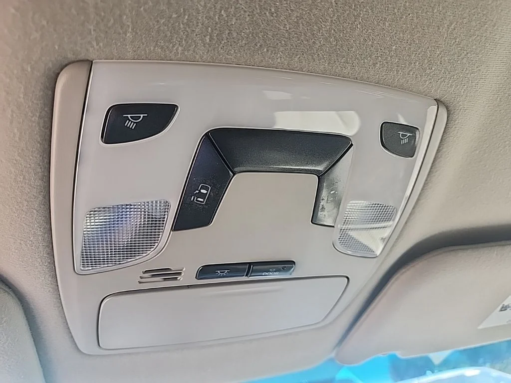 Used 2014 Red Toyota LE image 24