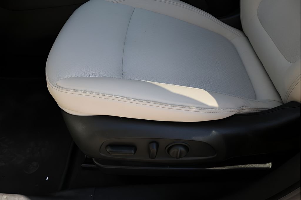 Used 2022 White Buick Select image 13