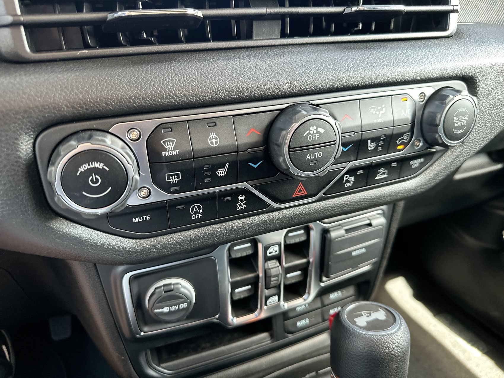 New 2024 Hydro Blue Pearlcoat Jeep Sport S image 18