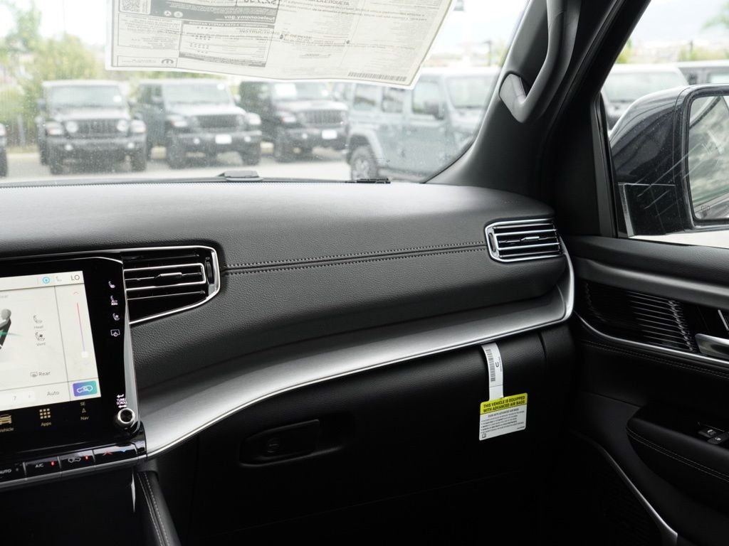 New 2026 Bright White Clear-Coat Exterior Paint Jeep Limited image 28