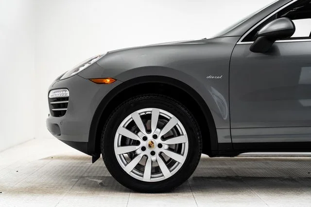 Used 2014  Porsche Diesel Platinum Edition image 43