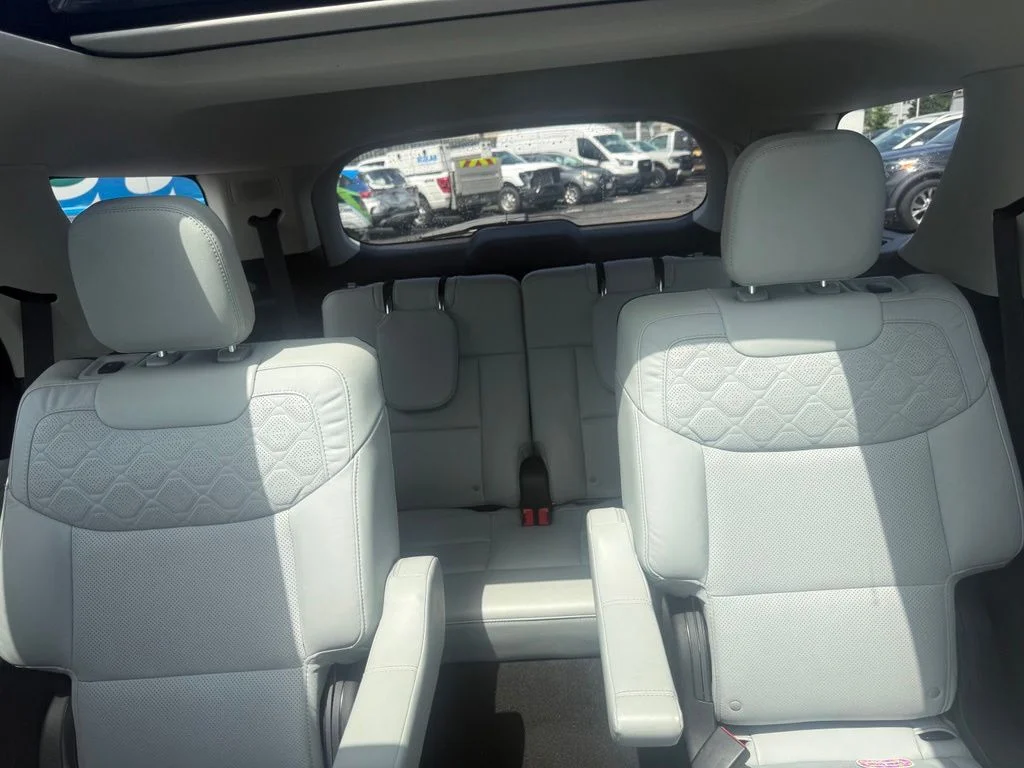 Used 2025 White Ford Platinum image 35