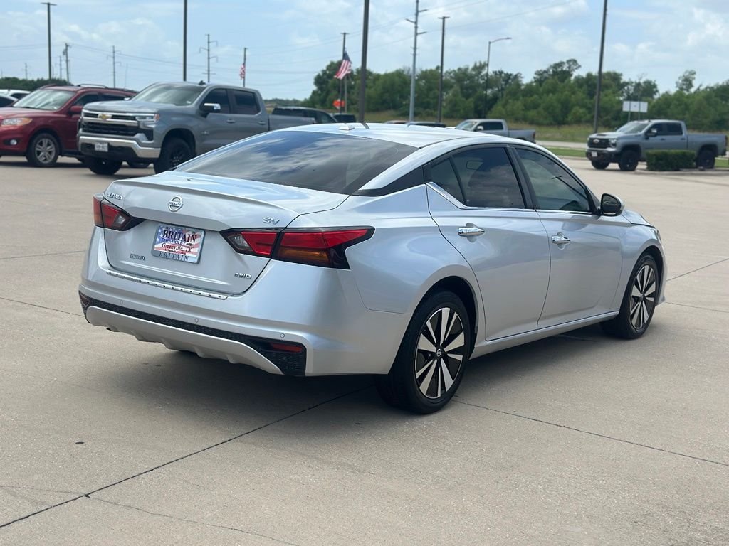 Used 2022 Silver Nissan 2.5 SV image 7