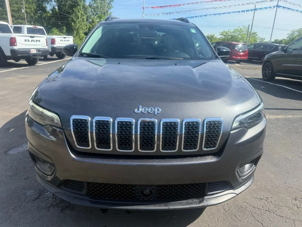 Used 2022 Gray Jeep Latitude Lux image 8