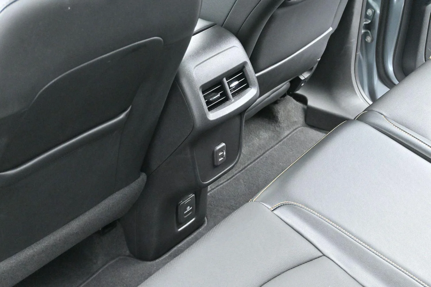 Used 2023 Sterling Metallic GMC AT4 image 34