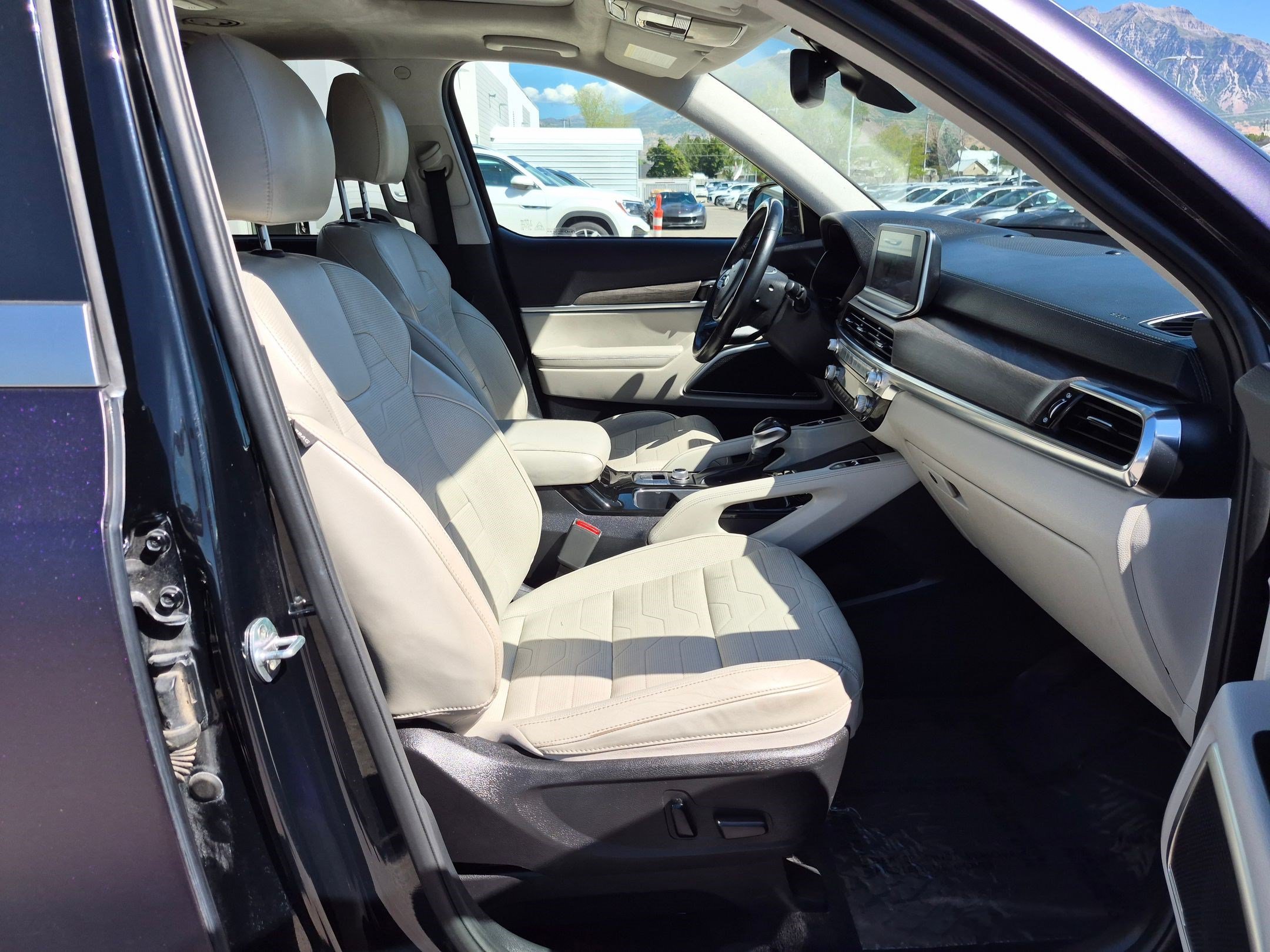 Used 2020 Ebony Black Kia SX image 31
