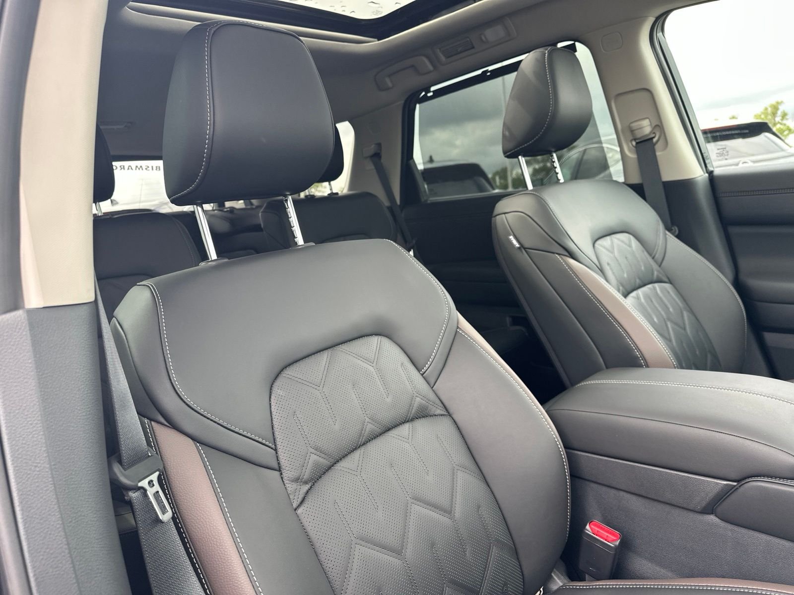 New 2026 Black Nissan Platinum image 39