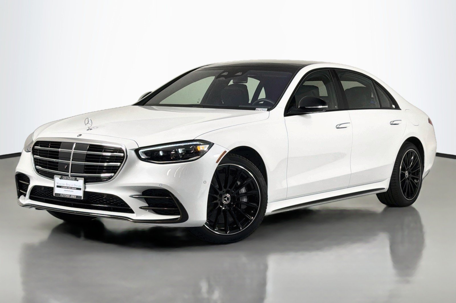 Certified Used 2026 MANUFAKTUR Moonlight White Metallic Mercedes-Benz S 580e image 1