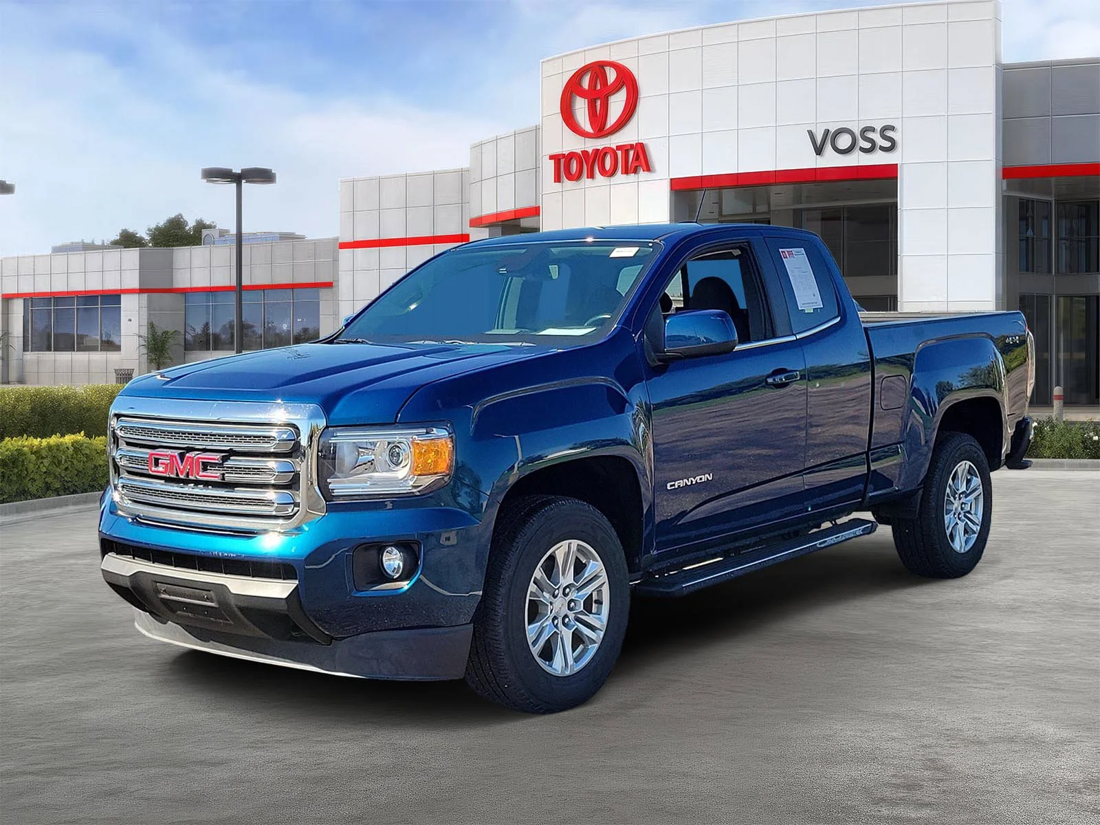 Used 2019 Blue Emerald Metallic GMC SLE image 2