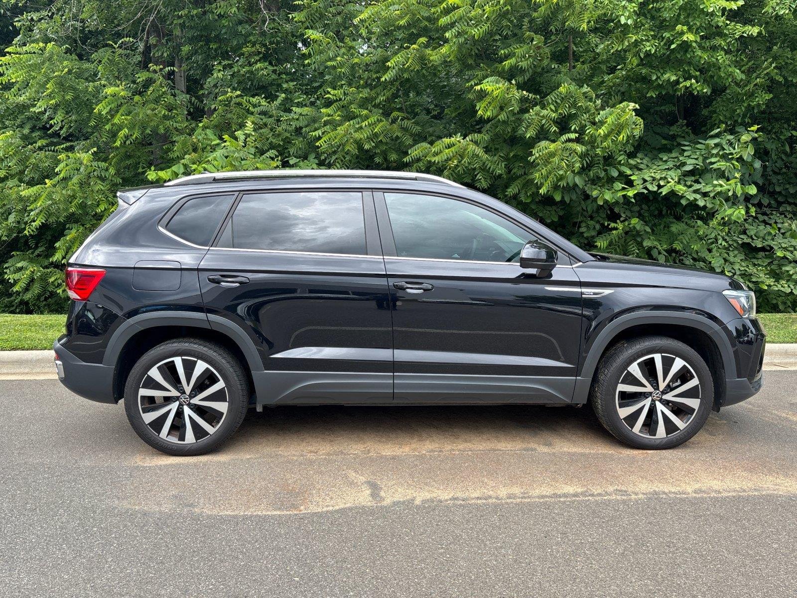 Used 2023 Deep Black Pearl Volkswagen SE image 6