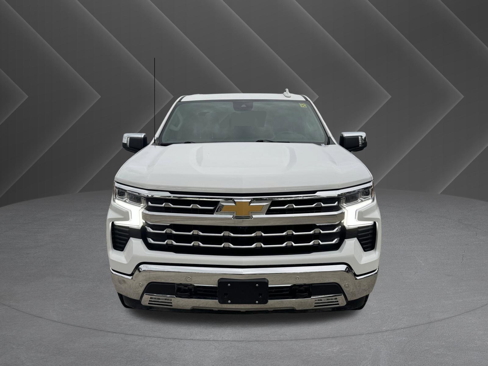 Used 2025 Summit White Chevrolet LTZ image 3
