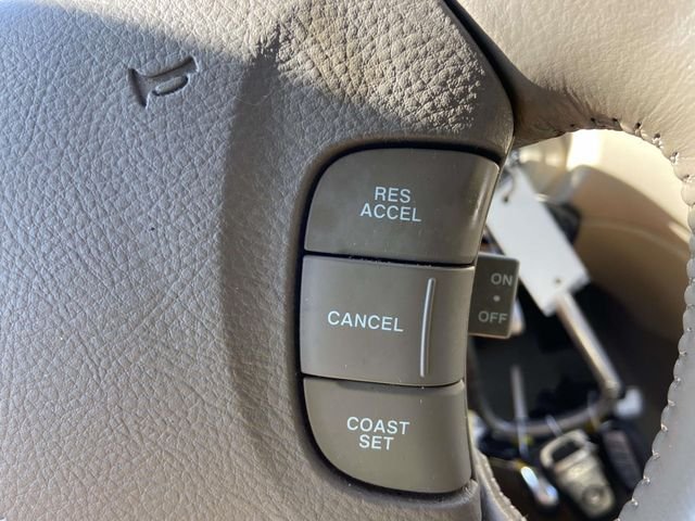 Used 2008 White Hyundai Limited image 16
