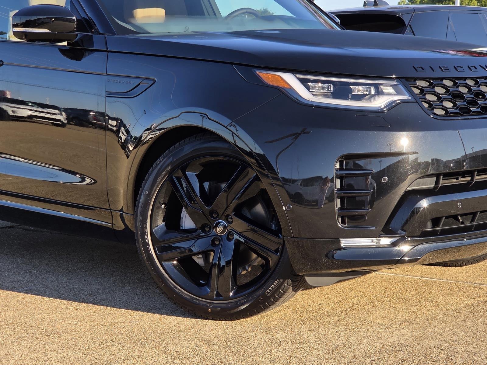 New 2026 Santorini Black Land Rover Dynamic SE image 7