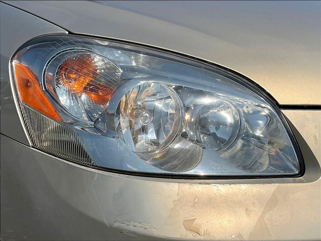 Used 2008 Gold Buick CXL image 31