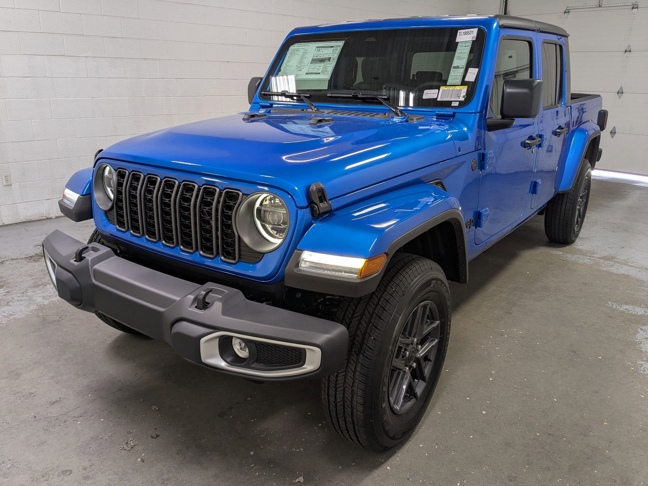 New 2026 Hydro Blue Pearl-Coat Exterior Paint Jeep Sport S image 9