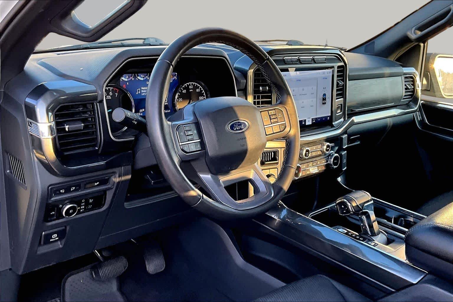 Used 2023 Oxford White Ford XLT image 18