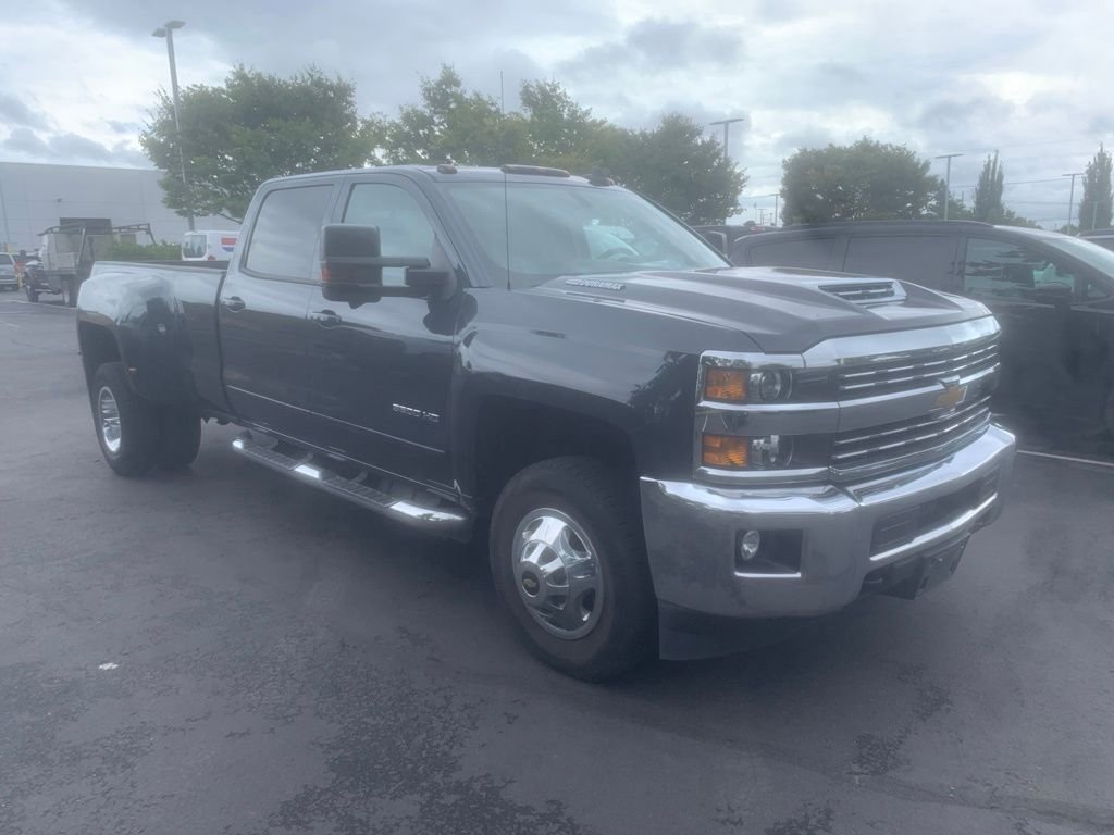 Used 2017 Graphite Metallic Chevrolet LT image 5