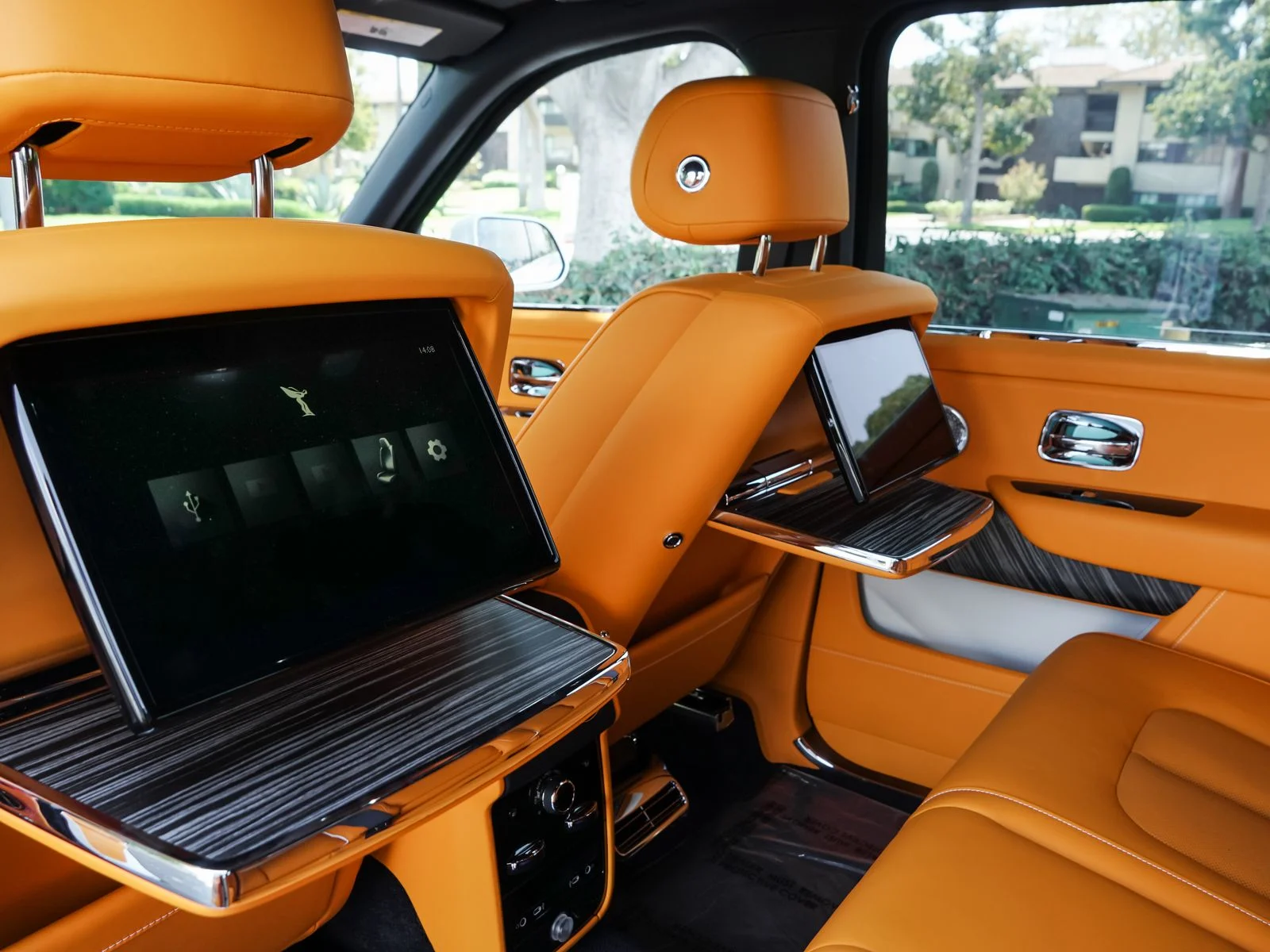 New 2026 Arctic White Rolls-Royce  image 25
