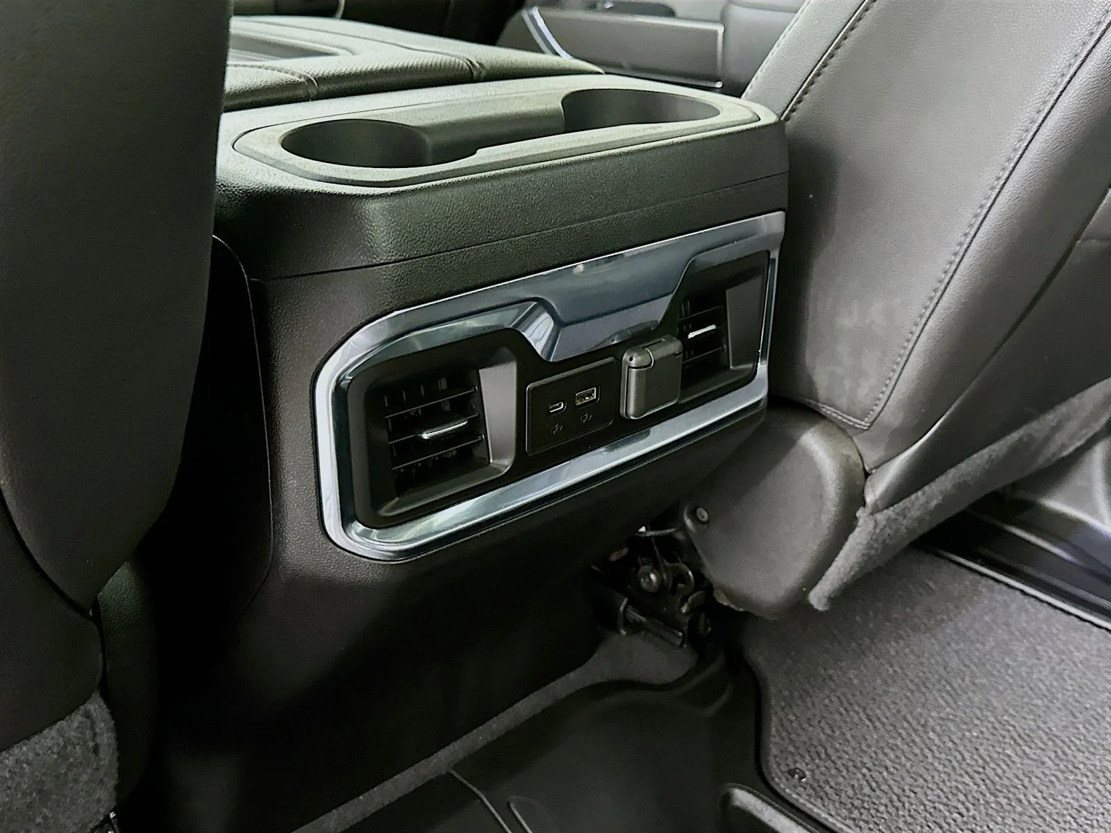 Used 2022 Summit White GMC AT4 image 26