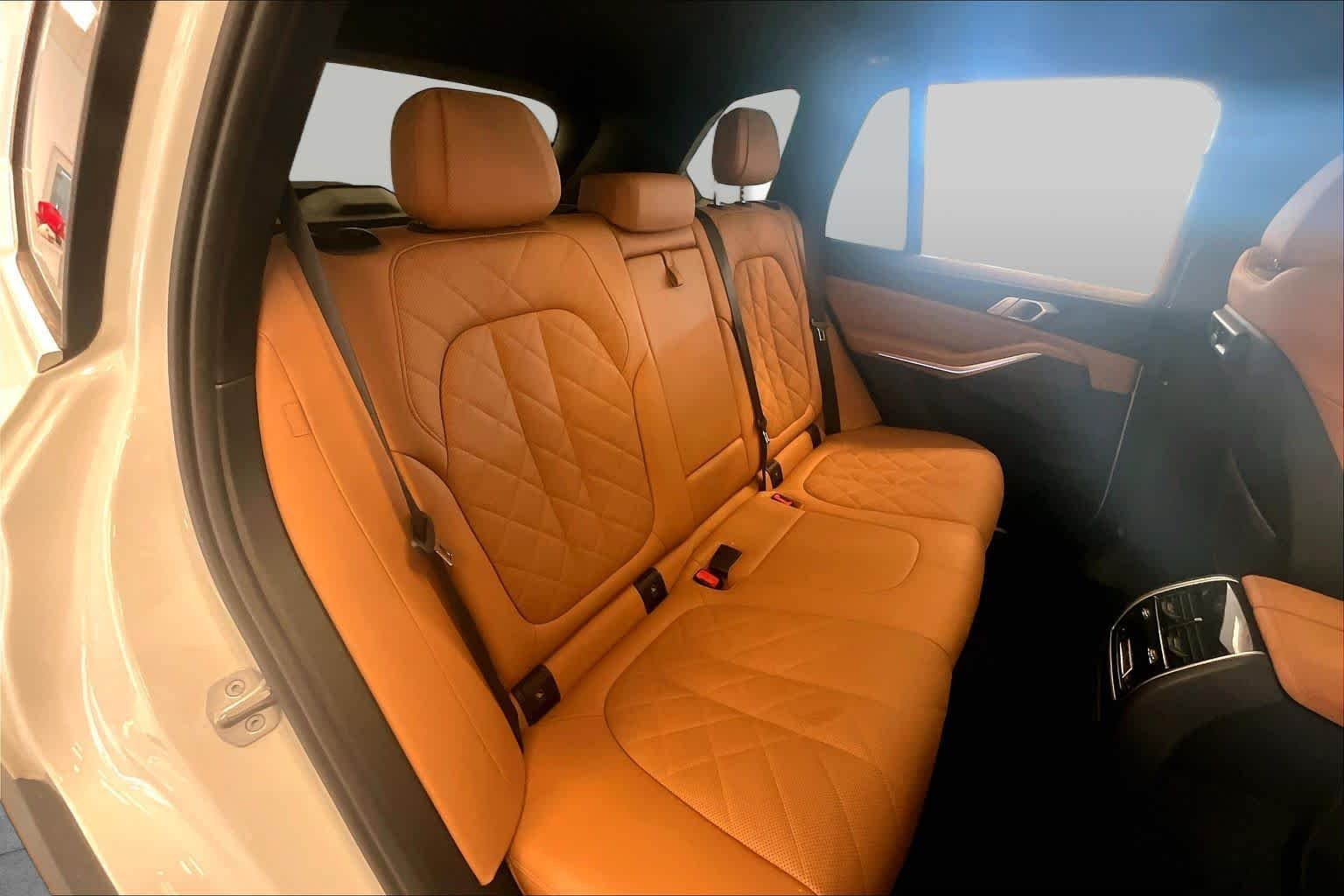 Used 2023 Alpine White BMW sDrive40i image 19