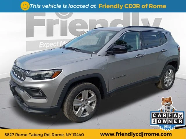 Used 2022 Silver Jeep Latitude image 1