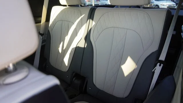 Used 2024 Gray BMW xDrive40i image 15