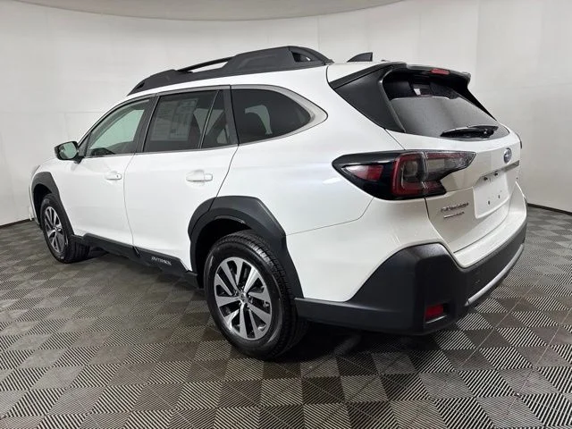 Used 2024 Crystal White Pearl Subaru 2.5i image 6