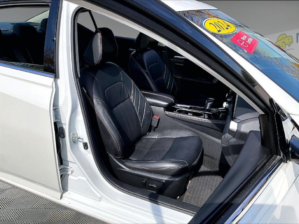 Certified Used 2024 White Nissan 2.5 SR image 11